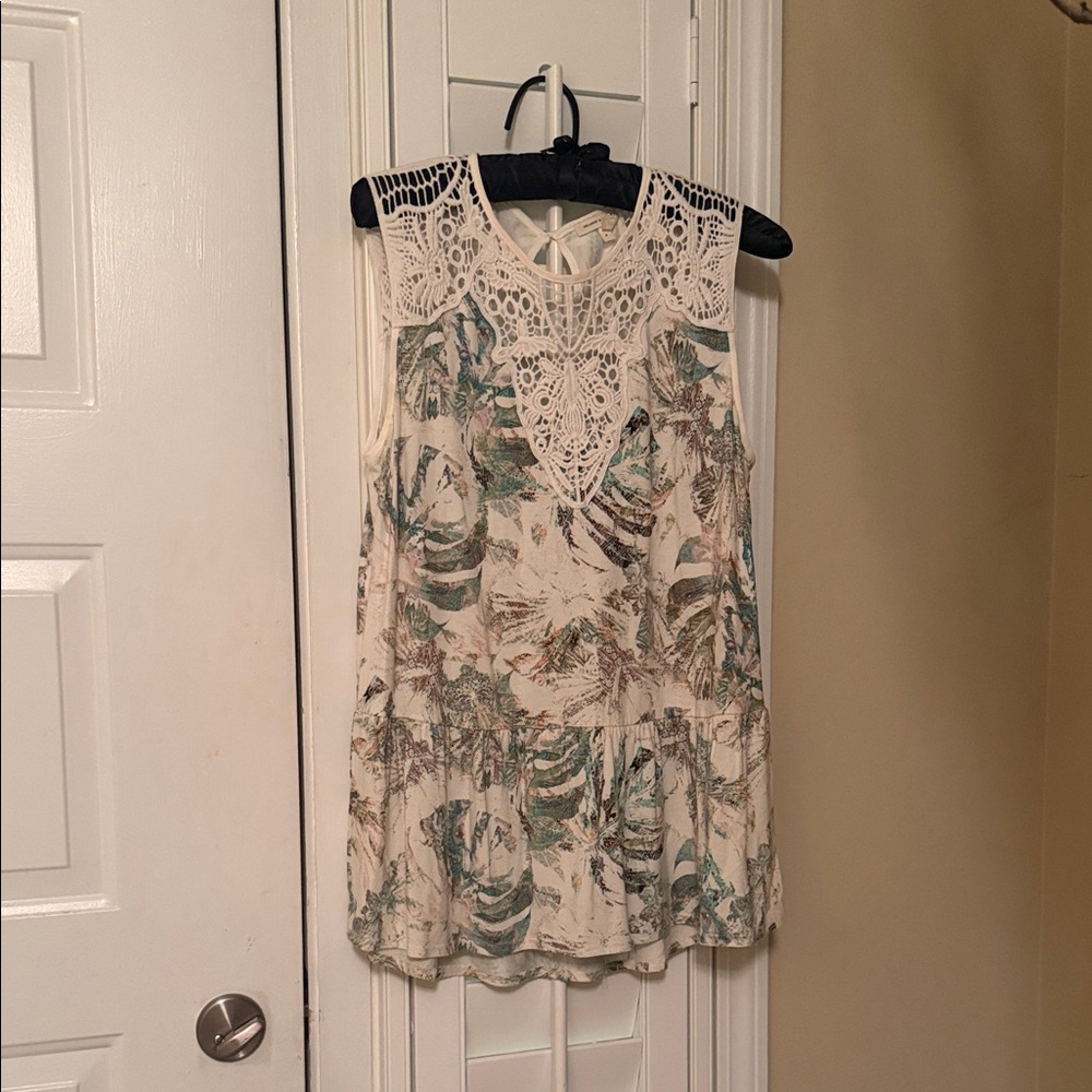 Floral Lace Sleeveless Top